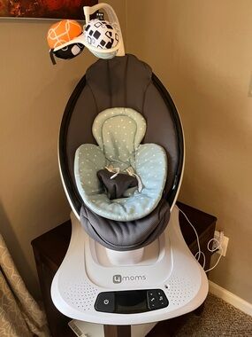 4Moms MamaRoo 4 Bluetooth Plush Baby Swing + Infant Insert
